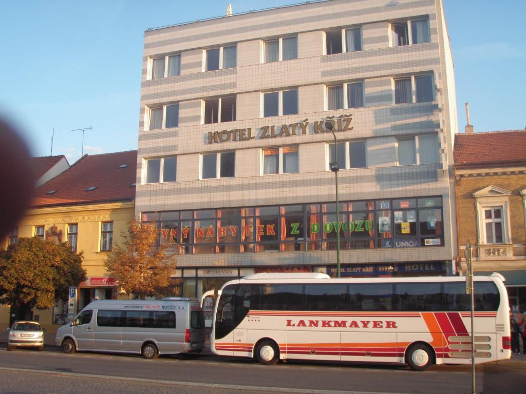 Zlaty Kriz Hotel Trebic Exterior photo
