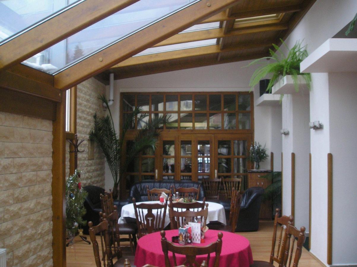 Zlaty Kriz Hotel Trebic Exterior photo